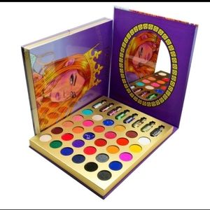 Queen beauty Eyeshadow Palette